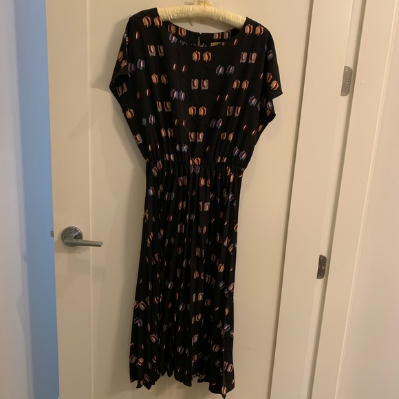 Dress with pleated skirt - Picture 1 of 4